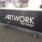 Lichtbak met belettering Artwork Hair Design