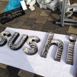 SushiPoint doosletters met led verlichting voorbereiden